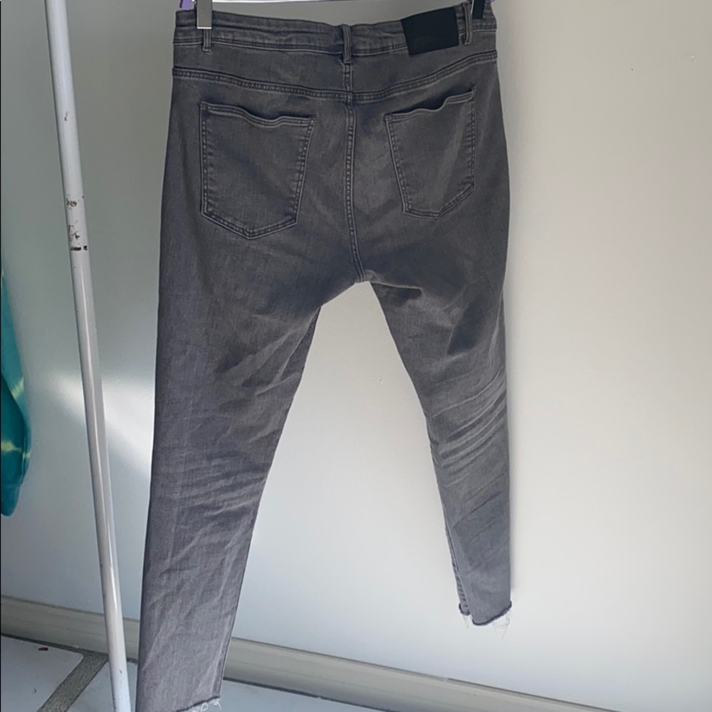 Zara Gray Skinny Jeans with Frayed Bottoms - Picture 7 of 8